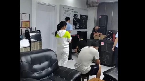 廣州黃先生選購爵士龍AD系列家用音響,感受爵士龍聽覺盛宴! 廣州黃先生選購爵士龍AD系列家用音響,感受爵士龍聽覺盛宴!